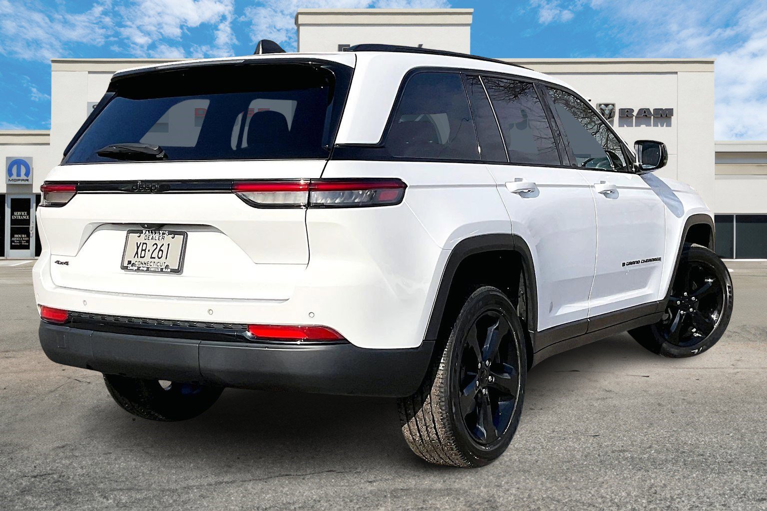 Certified 2023 Jeep Grand Cherokee Altitude image 2