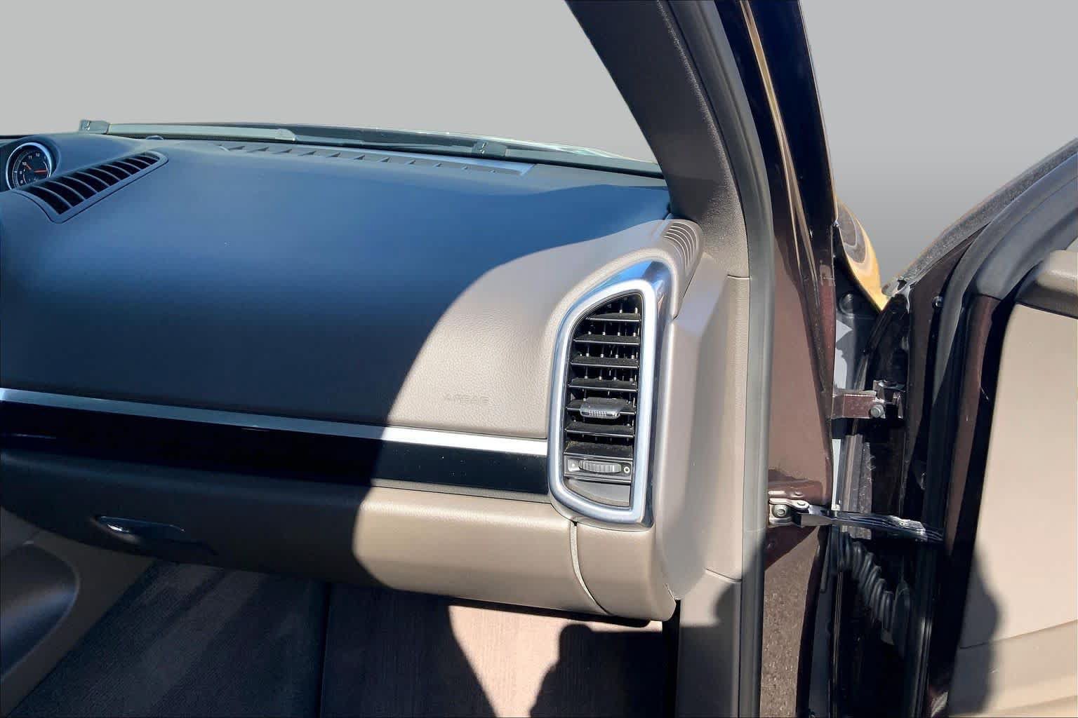 Used 2018 Porsche Cayenne S AWD/4WD image 18