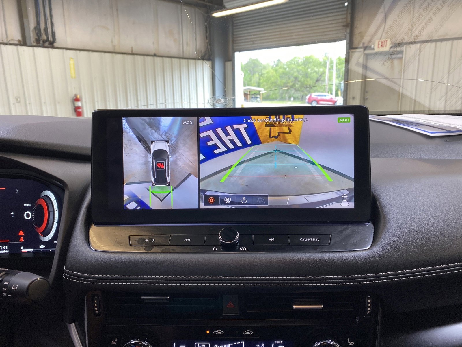 Used 2025 Nissan Rogue SL w/ Tech Package FWD image 43