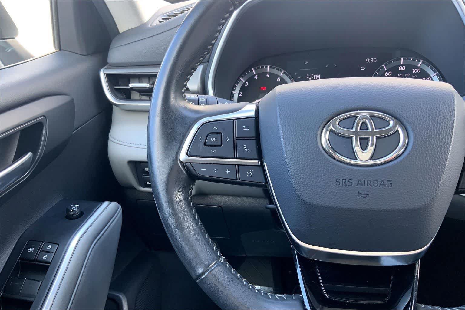 Used 2021 Toyota Highlander XLE FWD image 24