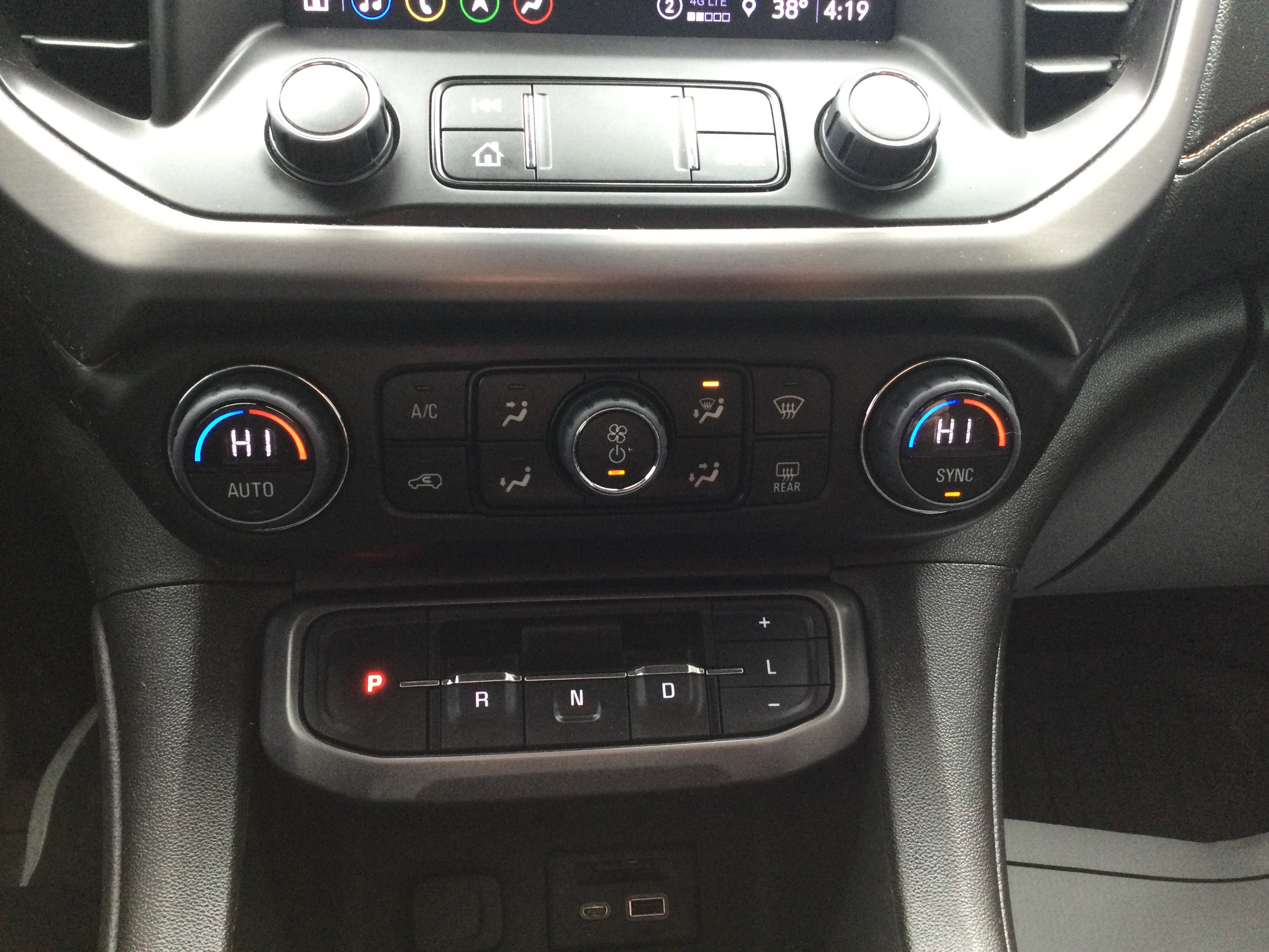 Used 2023 GMC Acadia AT4 w/ Technology Package image 16