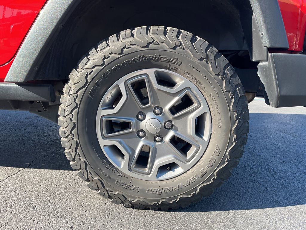 Used 2017 Jeep Wrangler Unlimited Rubicon w/ Connectivity Group image 10