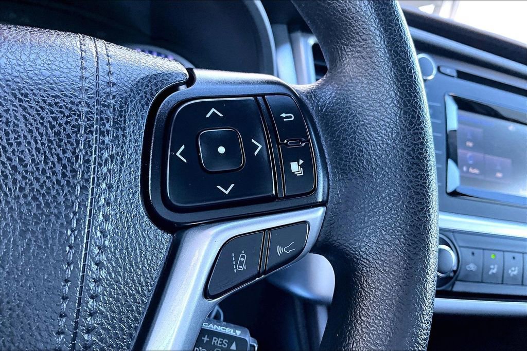 Used 2019 Toyota Highlander LE image 11
