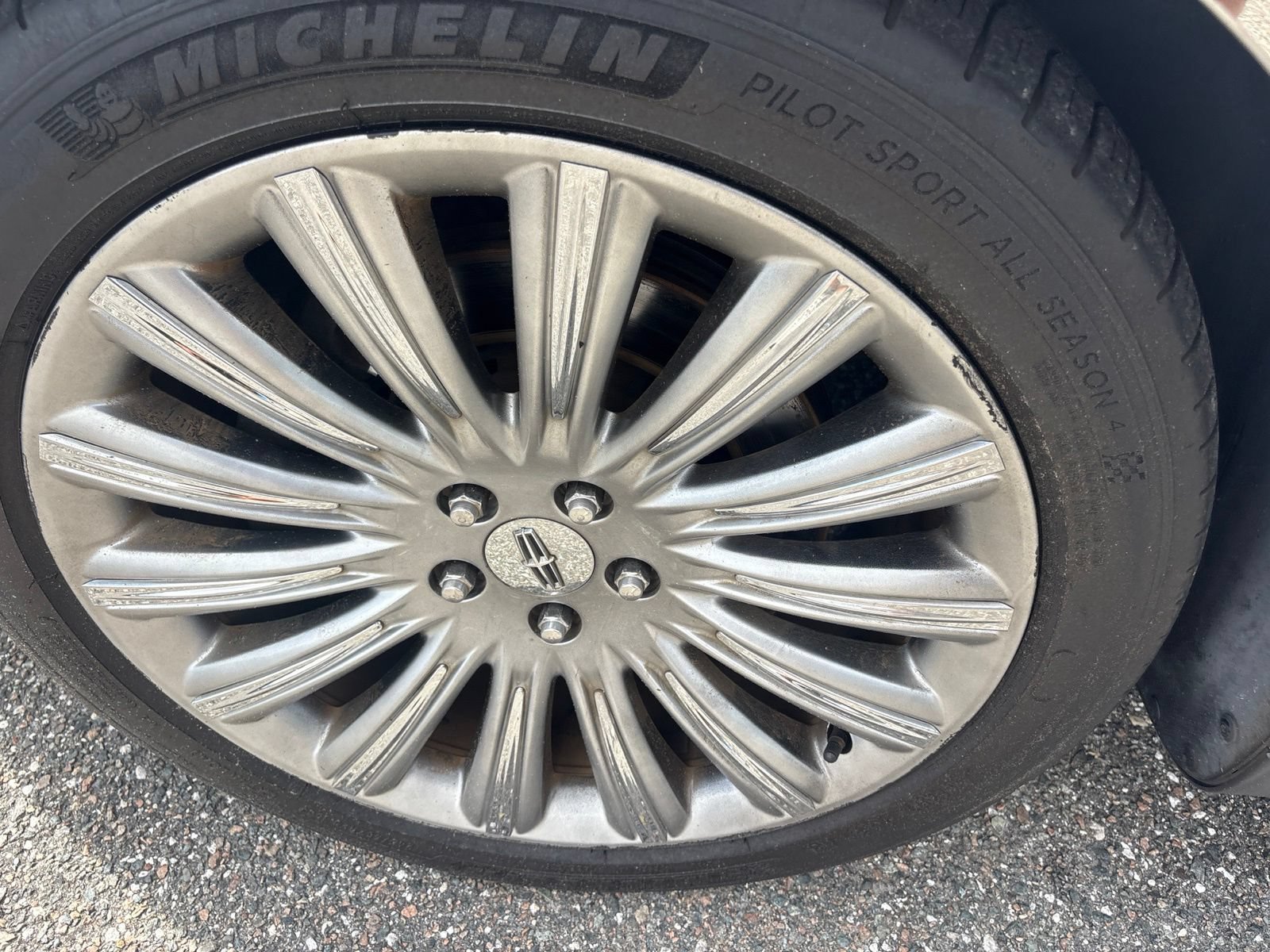 Used 2015 Lincoln MKS w/ Equipment Group 101A FWD image 9
