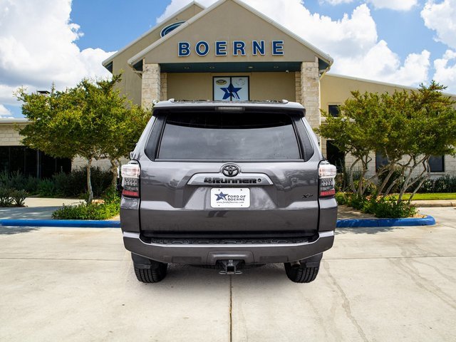 Used 2018 Toyota 4Runner SR5 Premium image 3