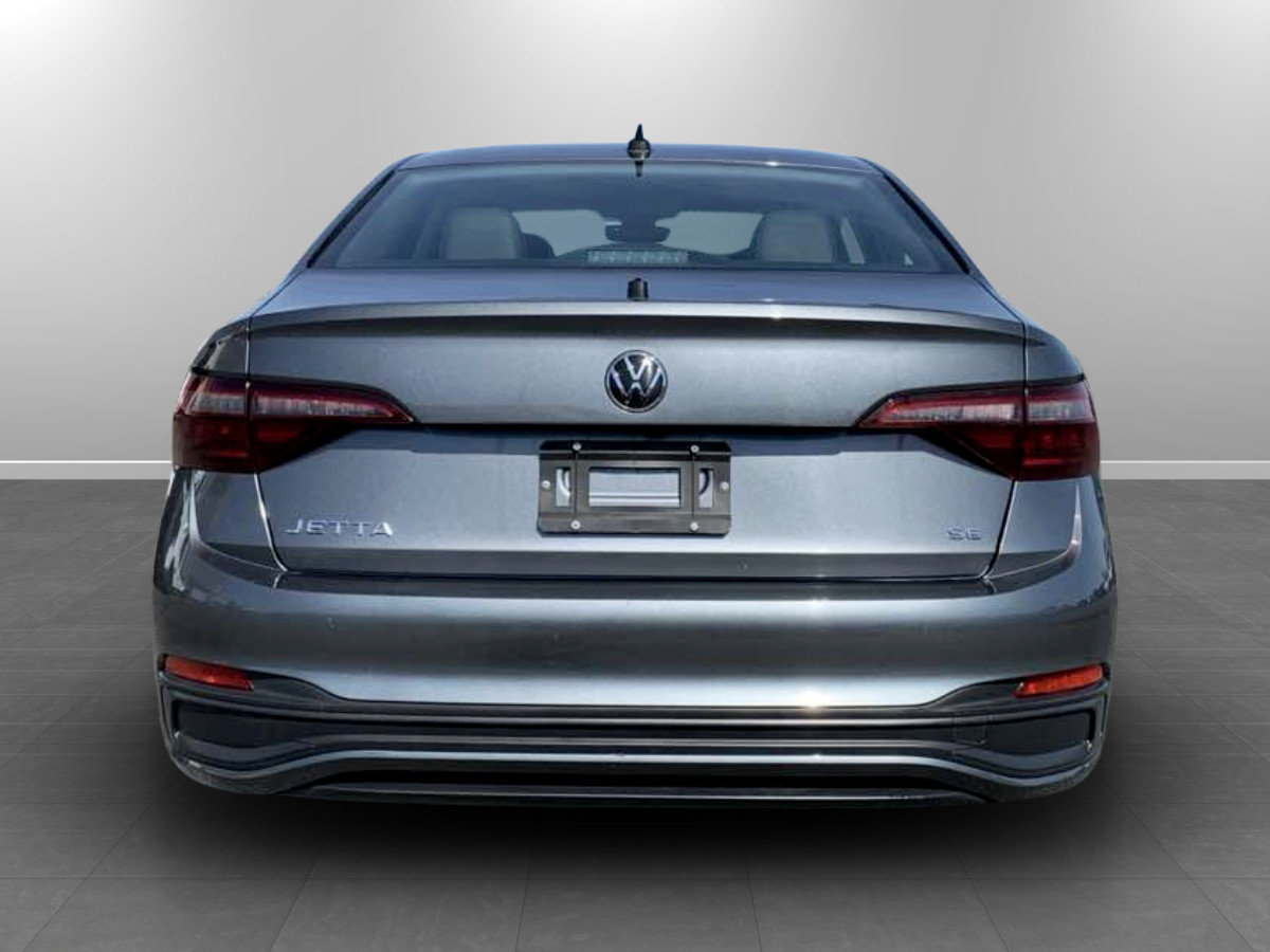 Used 2024 Volkswagen Jetta SE FWD image 6