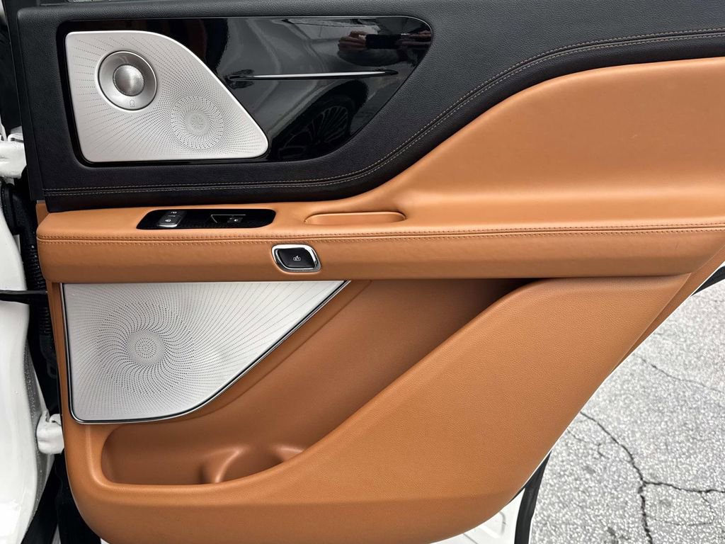 Used 2022 Lincoln Aviator Black Label w/ Dynamic Handling Package image 16