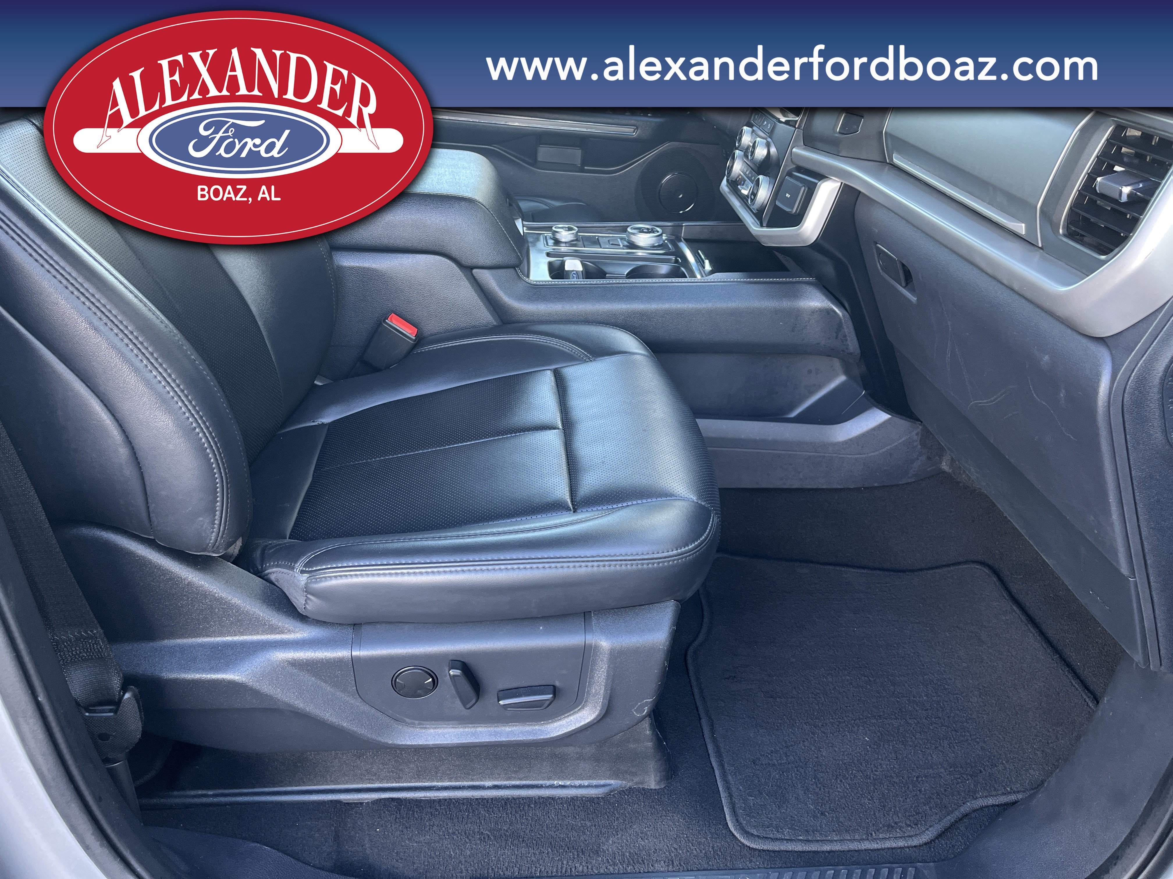 Used 2024 Ford Expedition XLT image 14