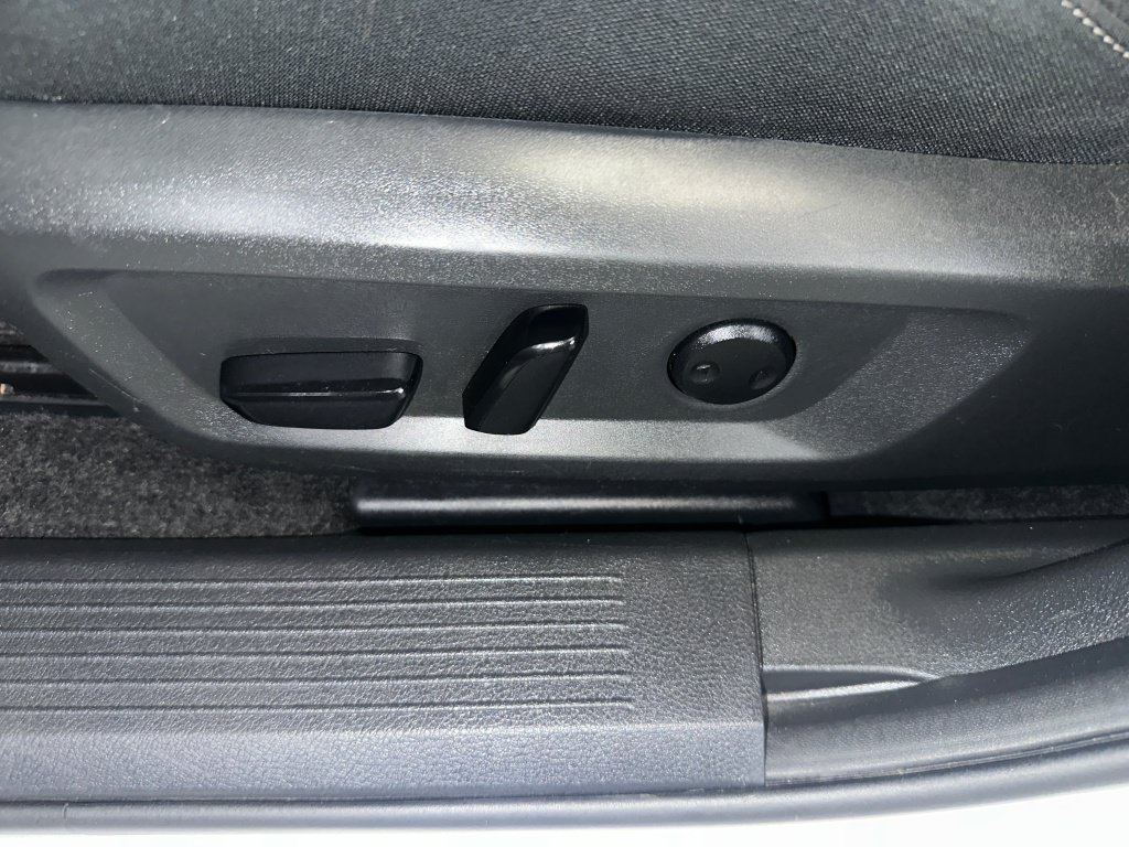 Used 2024 Nissan Rogue SV AWD/4WD image 6