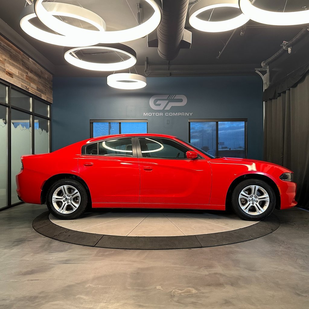 Used 2022 Dodge Charger SXT image 2