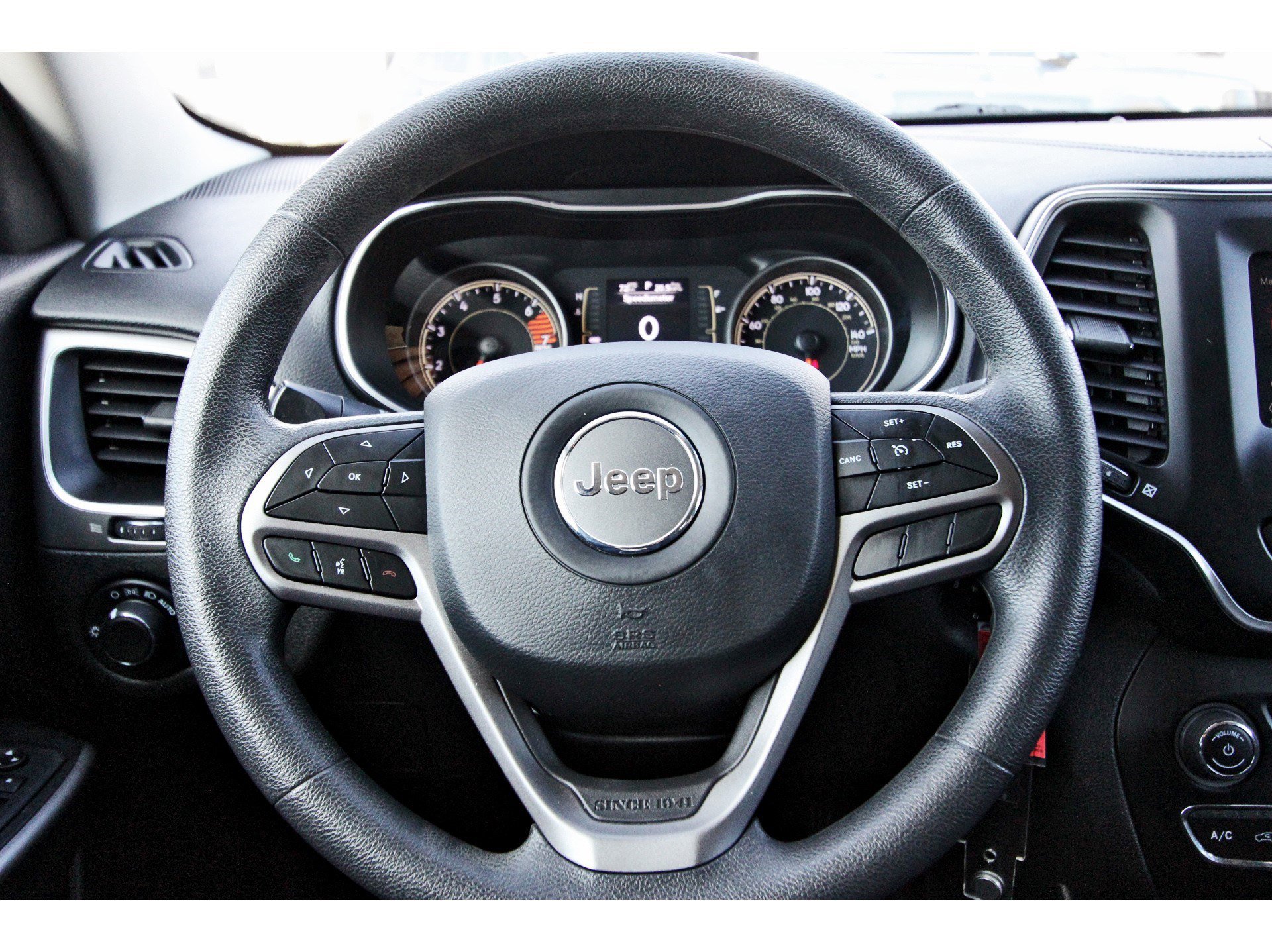 Used 2021 Jeep Cherokee Latitude FWD image 15