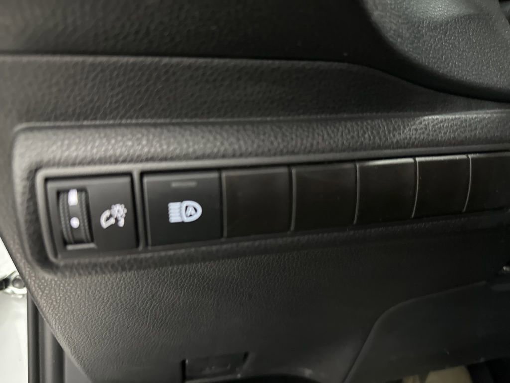 Used 2025 Toyota Corolla SE image 18
