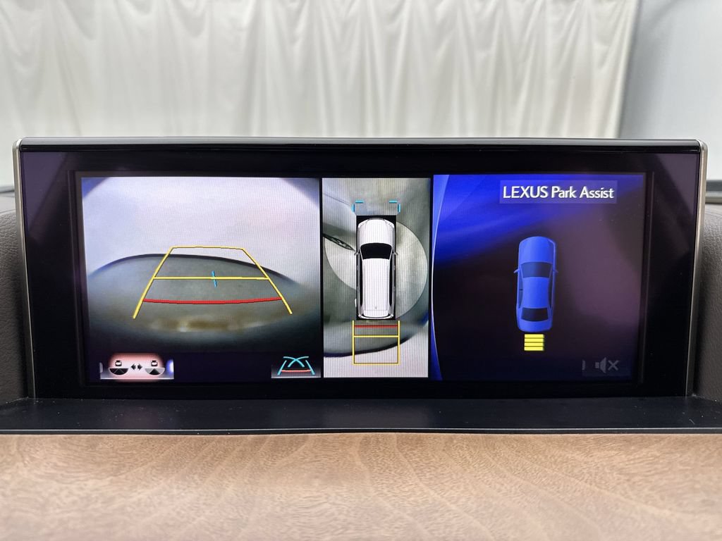 Used 2018 Lexus LX 570 4WD w/ Luxury Package image 17