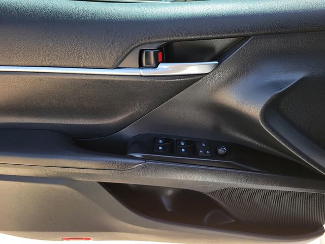 Used 2020 Toyota Camry SE w/ Carpet Mat Package image 13