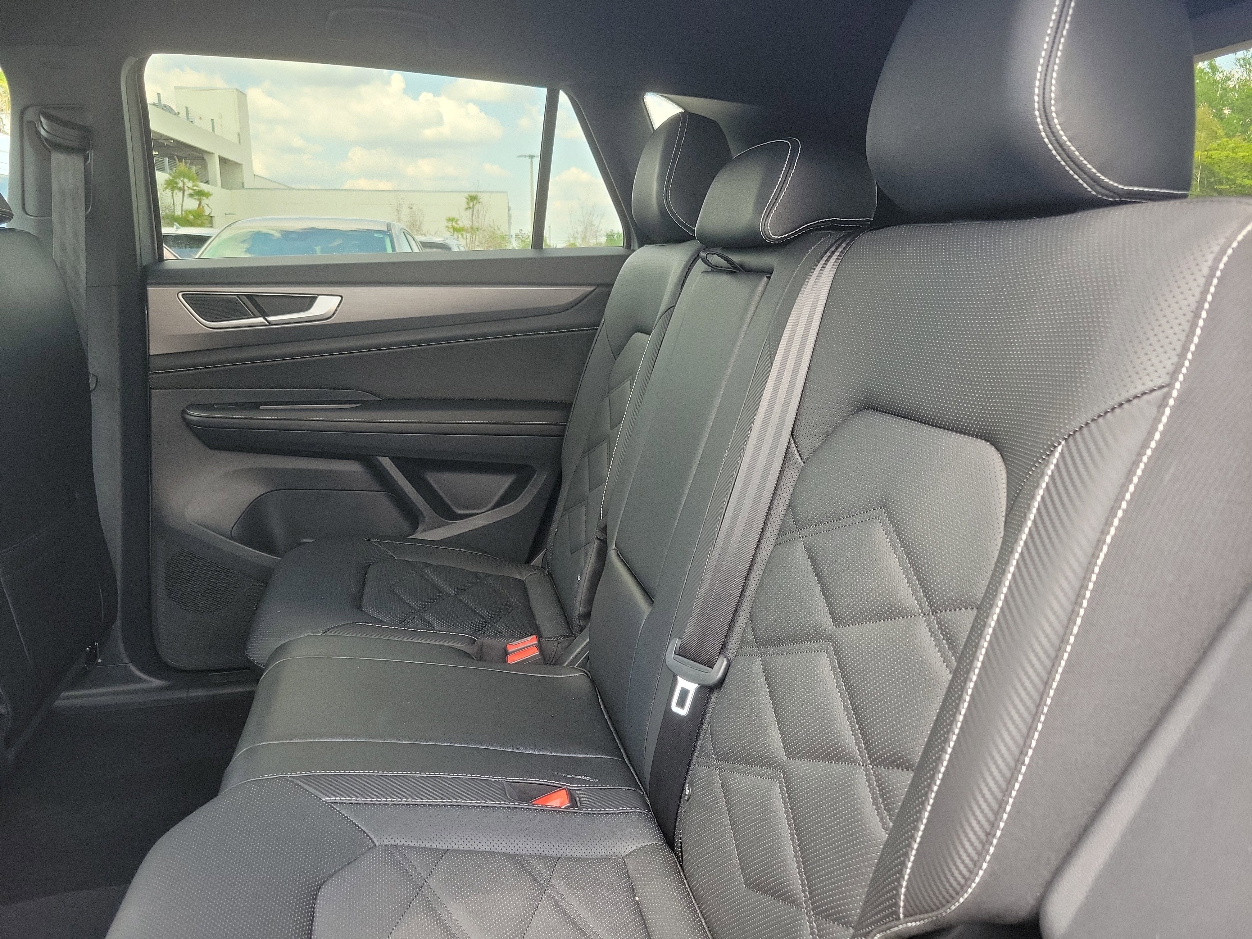 Used 2025 Volkswagen Atlas Cross Sport SE image 15