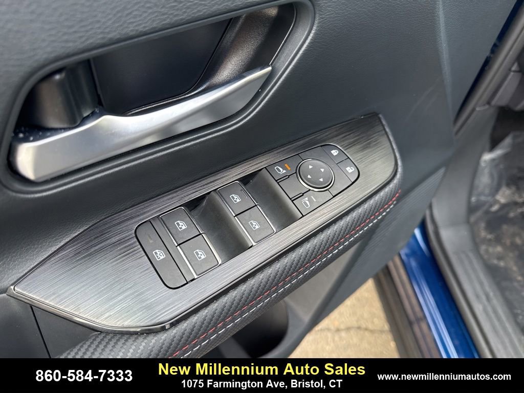 Used 2025 Nissan Kicks SR image 13