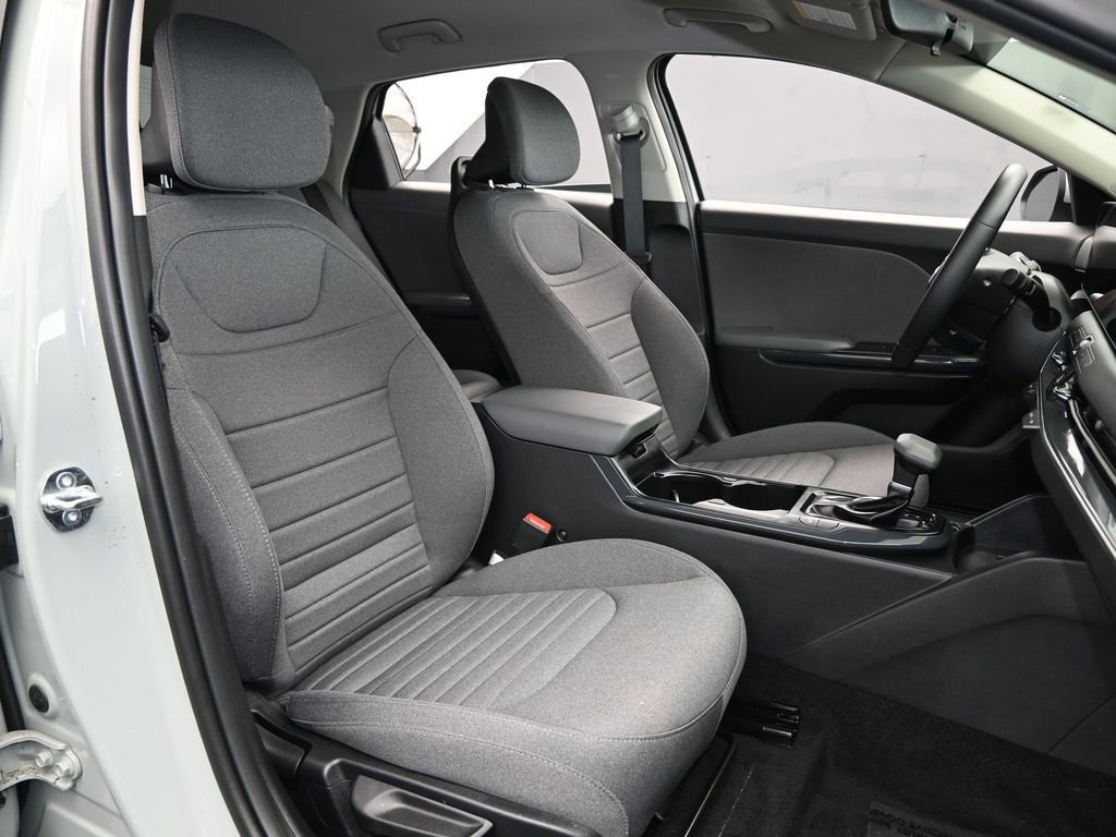 Used 2025 Kia K4 EX image 41