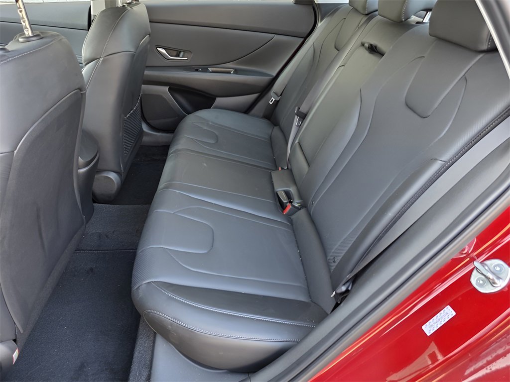 Used 2023 Hyundai Elantra Limited image 15