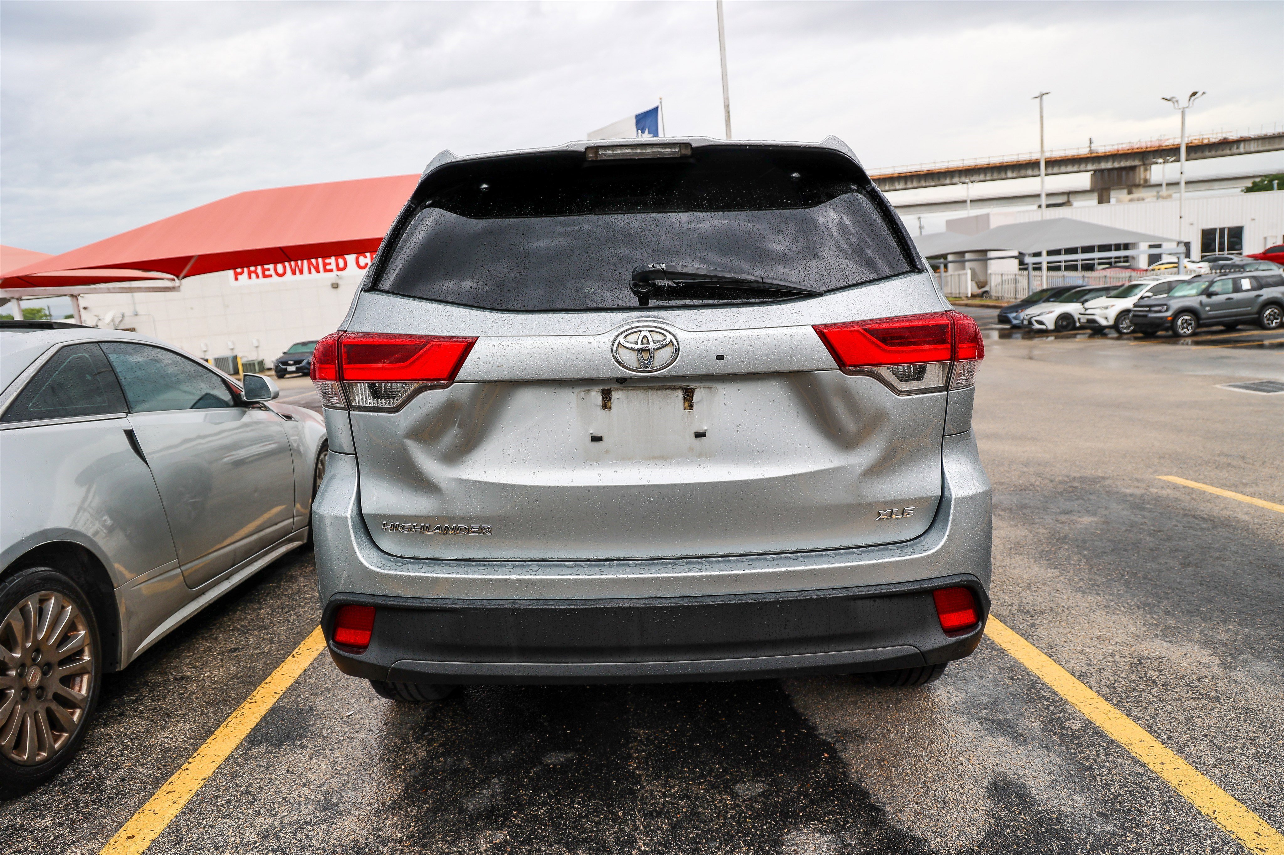 Used 2017 Toyota Highlander XLE FWD image 9