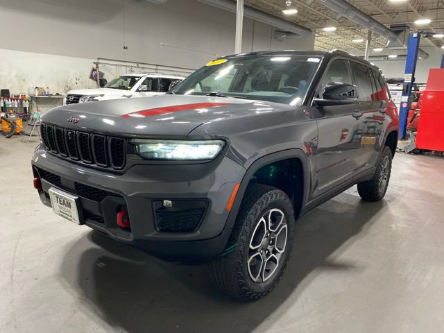 Used 2022 Jeep Grand Cherokee Trailhawk w/ Luxury Tech Group III AWD/4WD image 3