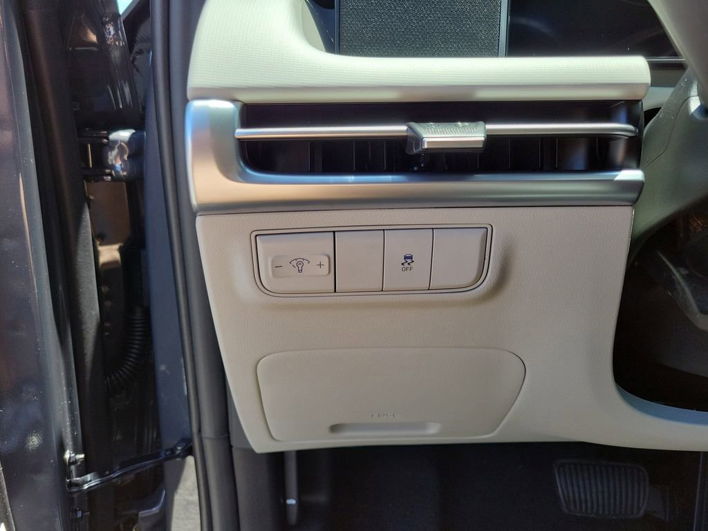Used 2025 Hyundai Tucson SE image 12