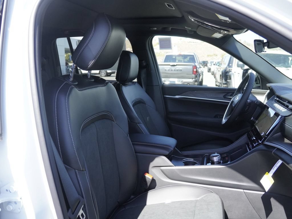 New 2026 Jeep Grand Cherokee Altitude AWD/4WD image 22