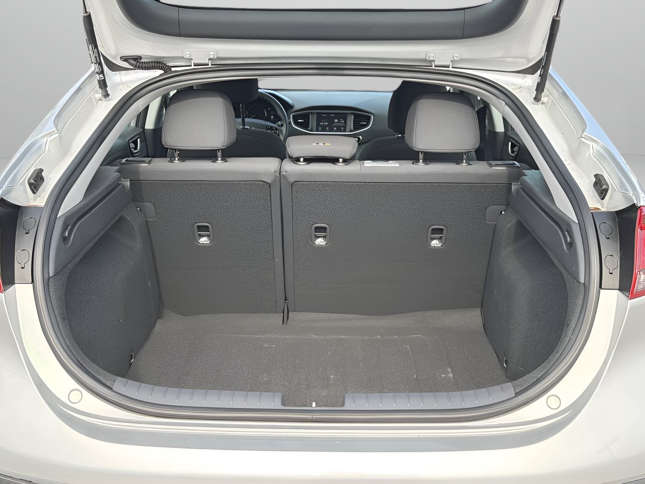 Used 2018 Hyundai Ioniq Blue FWD image 8