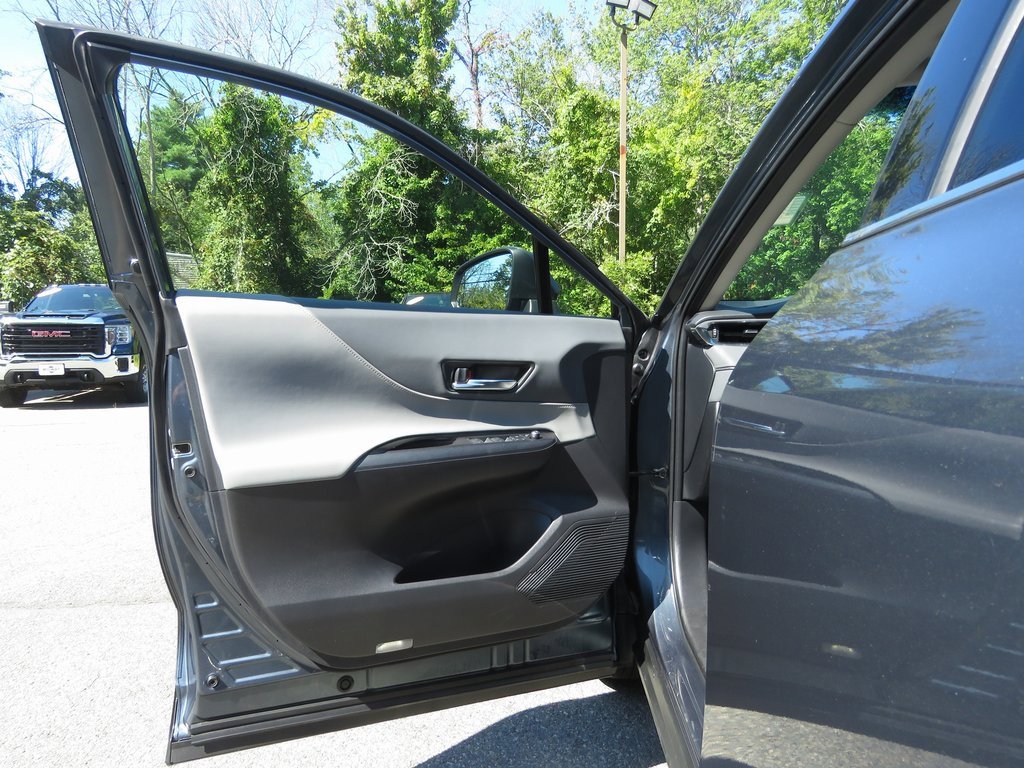 Used 2022 Toyota Venza LE image 10