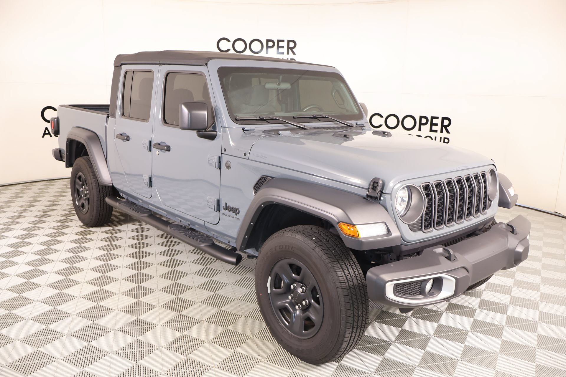 Used 2025 Jeep Gladiator Sport AWD/4WD image 1