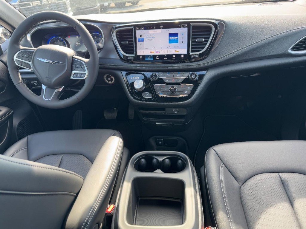 New 2026 Chrysler Pacifica Select image 7