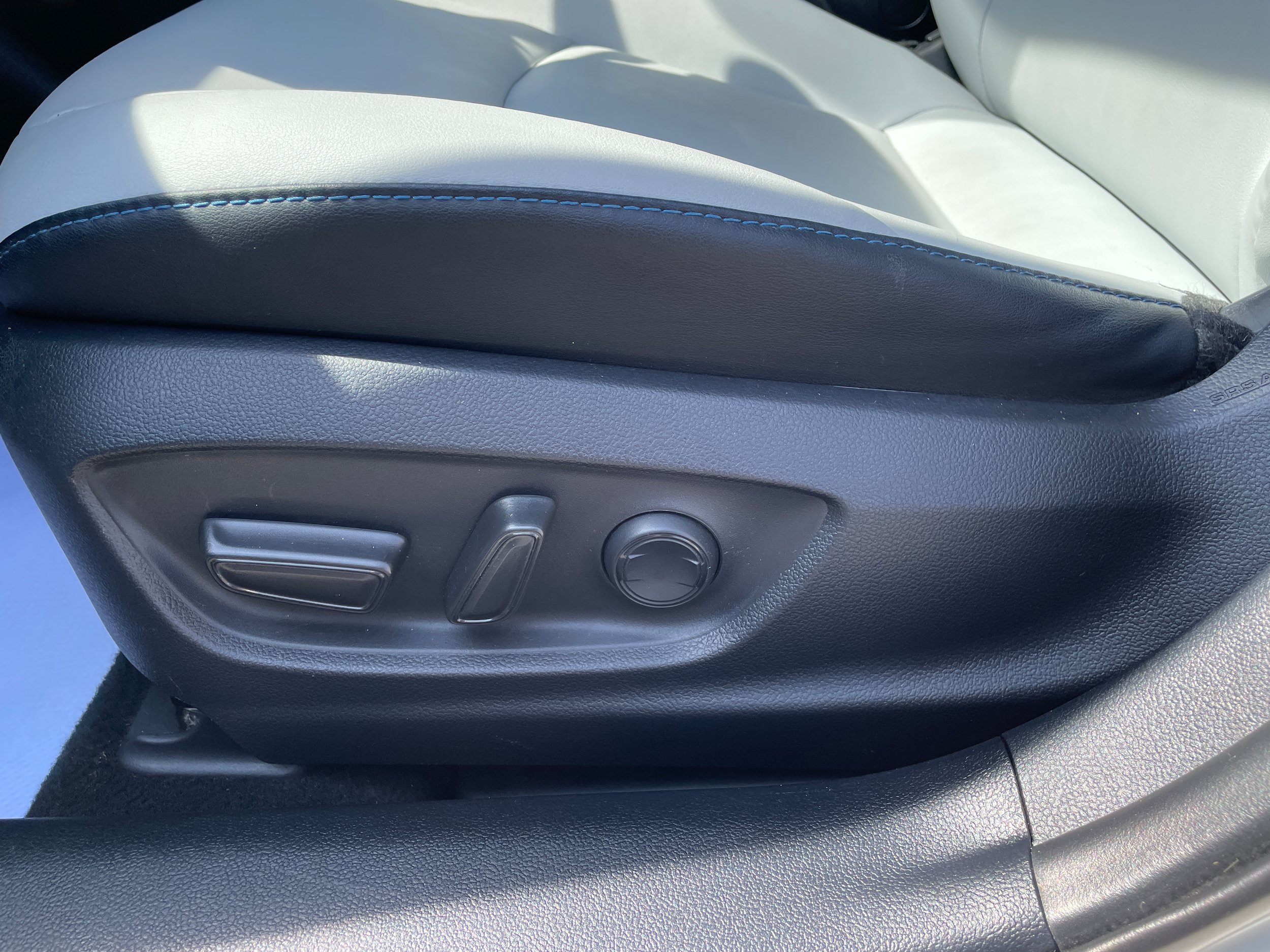 Used 2019 Toyota Prius Limited FWD image 15