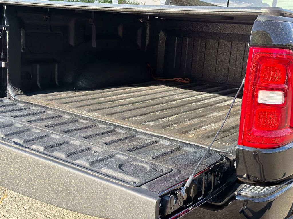 Used 2025 RAM 1500 Laramie w/ Sport Appearance Package AWD/4WD image 9