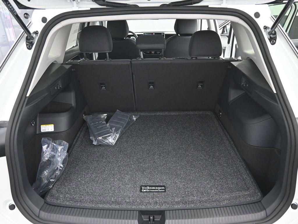 Used 2025 Volkswagen Tiguan S image 46