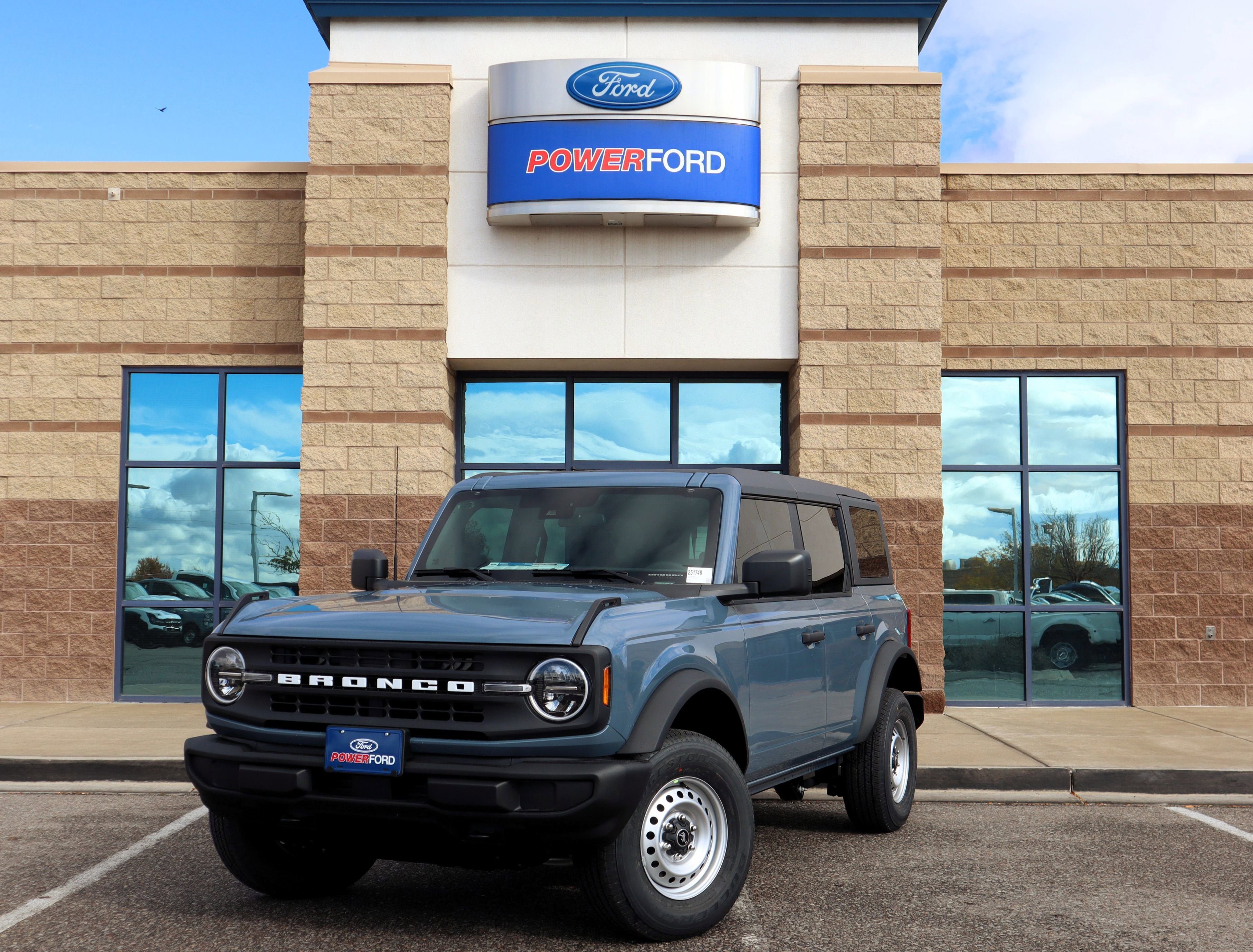 New 2025 Ford Bronco 4-Door AWD/4WD image 2
