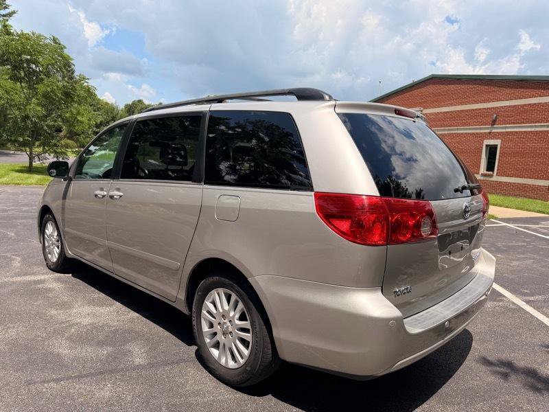 Used 2008 Toyota Sienna LE FWD image 8