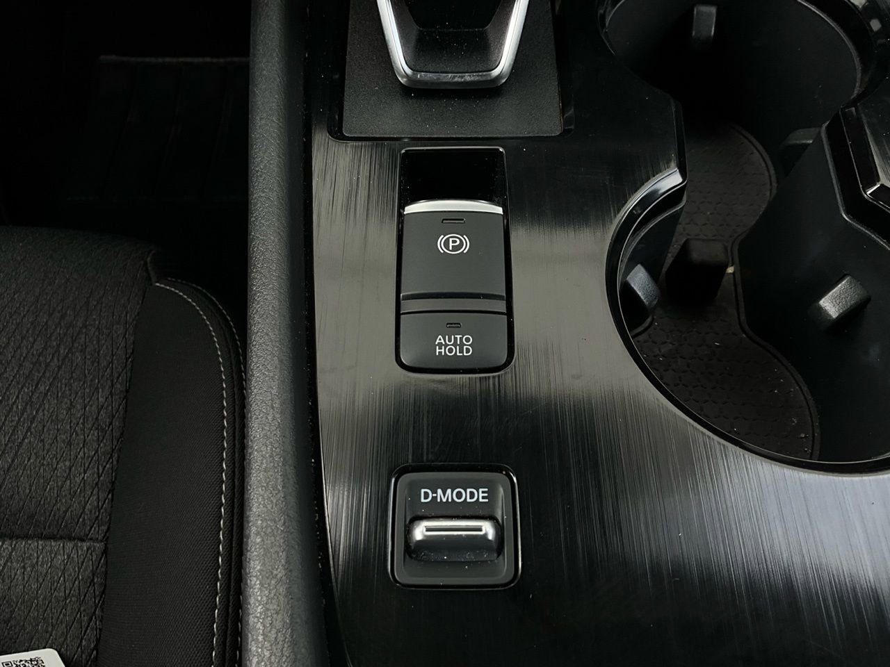Used 2025 Nissan Rogue SV FWD image 23