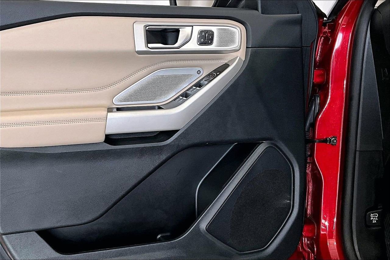Certified 2024 Ford Explorer Limited w/ Limited Technology Package image 25