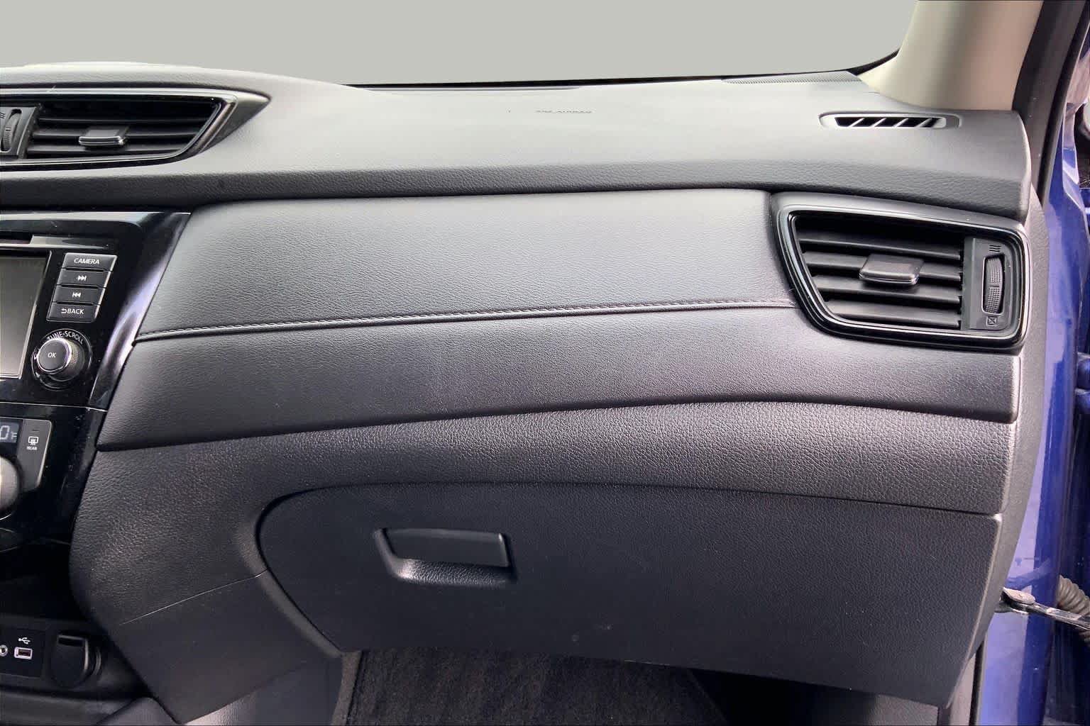 Used 2020 Nissan Rogue SV FWD image 18