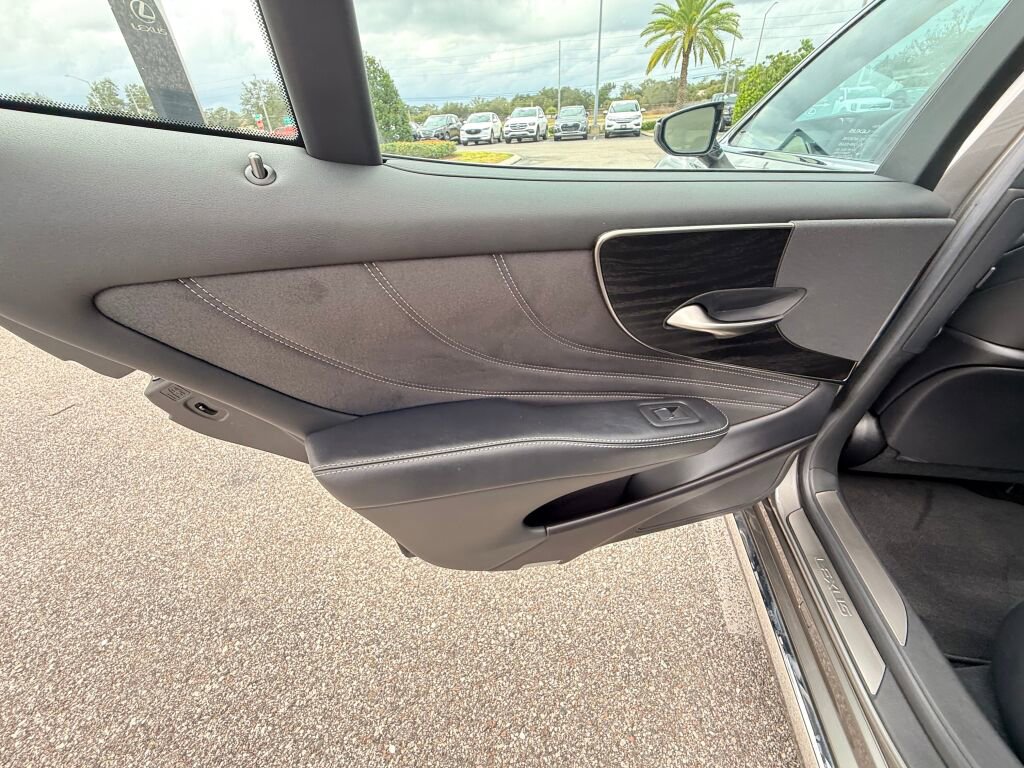 Used 2021 Lexus LS 500 w/ Accessory Package (Z2) image 17