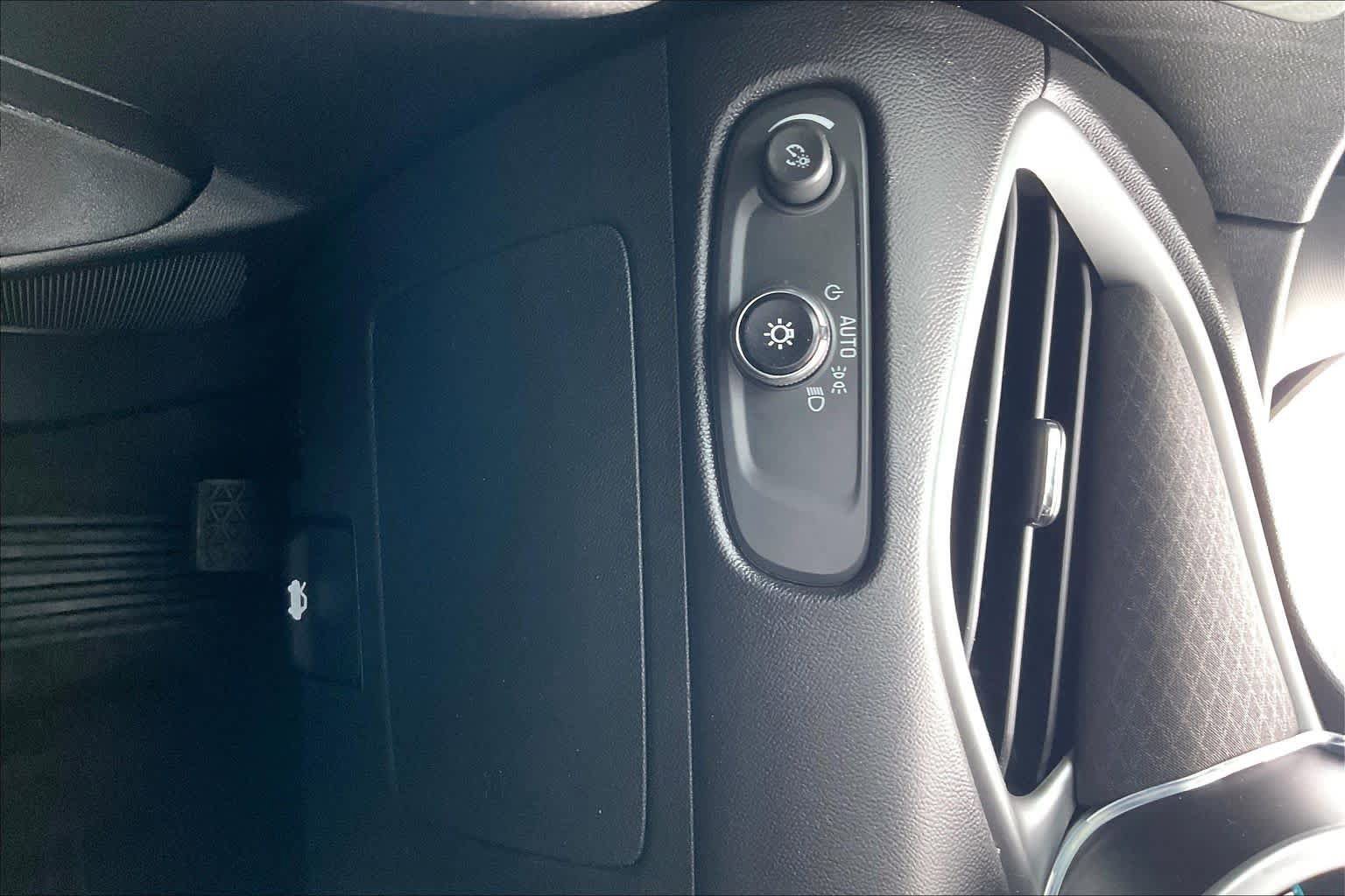 Used 2020 Chevrolet Malibu RS FWD image 33
