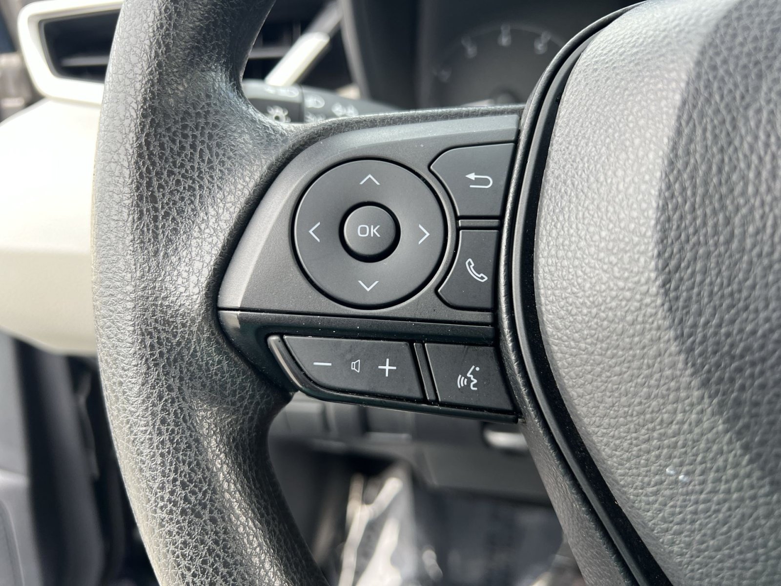 Used 2024 Toyota Corolla LE FWD image 31