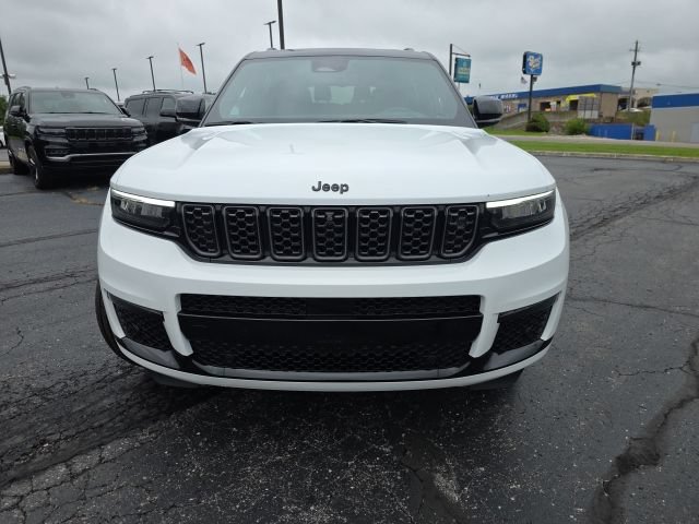 Used 2025 Jeep Grand Cherokee L Summit AWD/4WD image 11