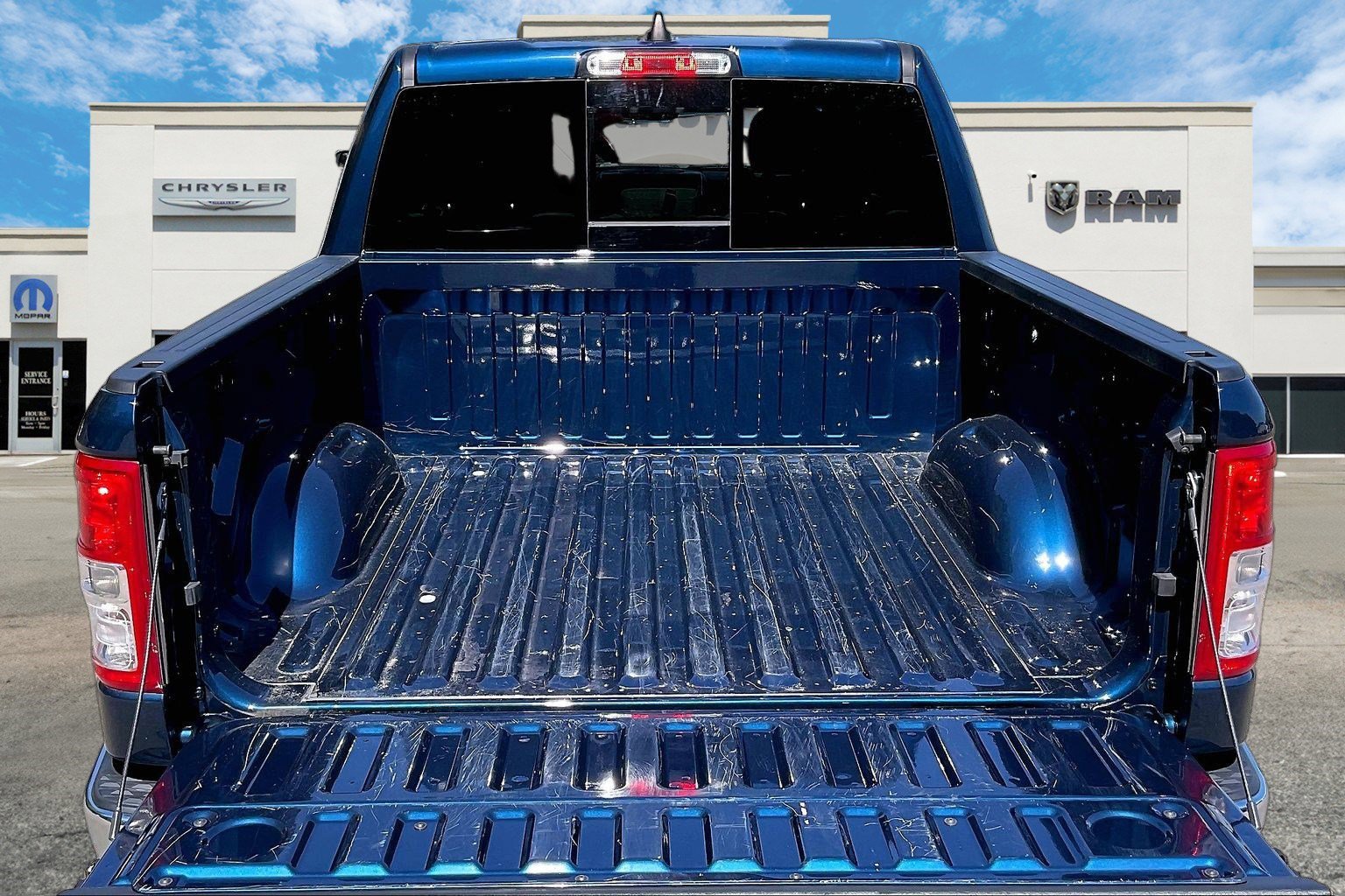 Used 2023 RAM 1500 Big Horn AWD/4WD image 32