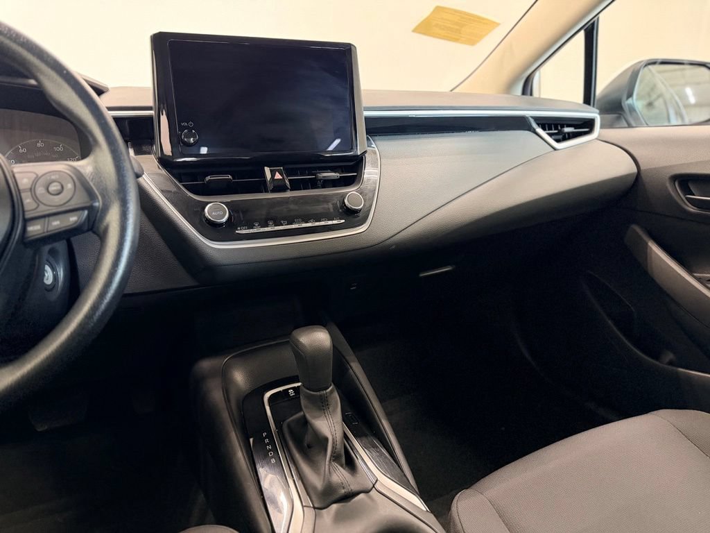Used 2025 Toyota Corolla LE FWD image 14
