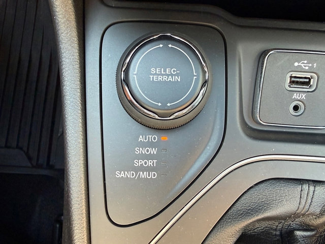 Used 2022 Jeep Cherokee Latitude Lux w/ Sun & Sound Group image 28