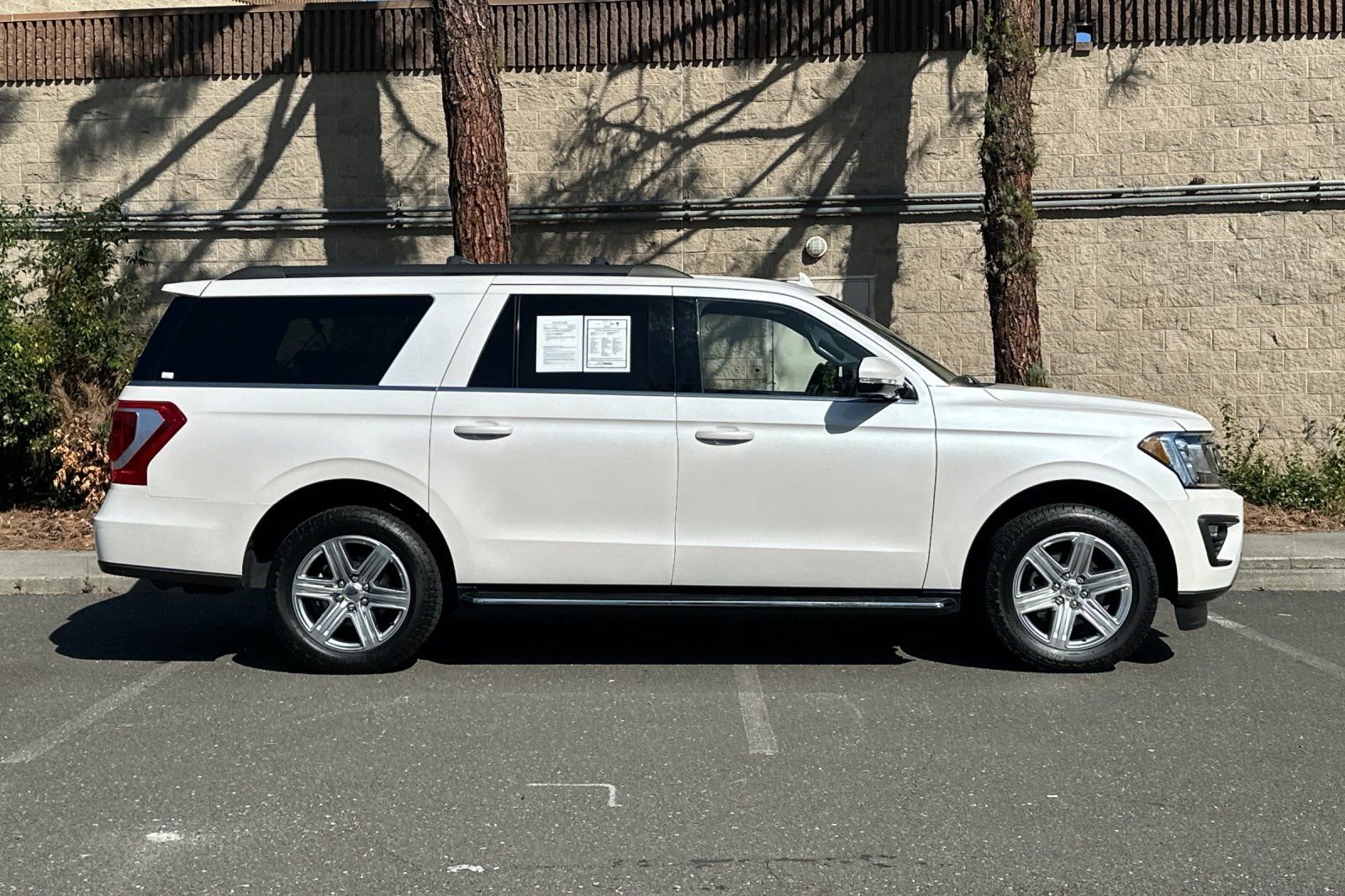 Used 2019 Ford Expedition Max XLT w/ Equipment Group 202A AWD/4WD image 2