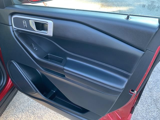 Used 2020 Ford Explorer XLT w/ Equipment Group 202A AWD/4WD image 14