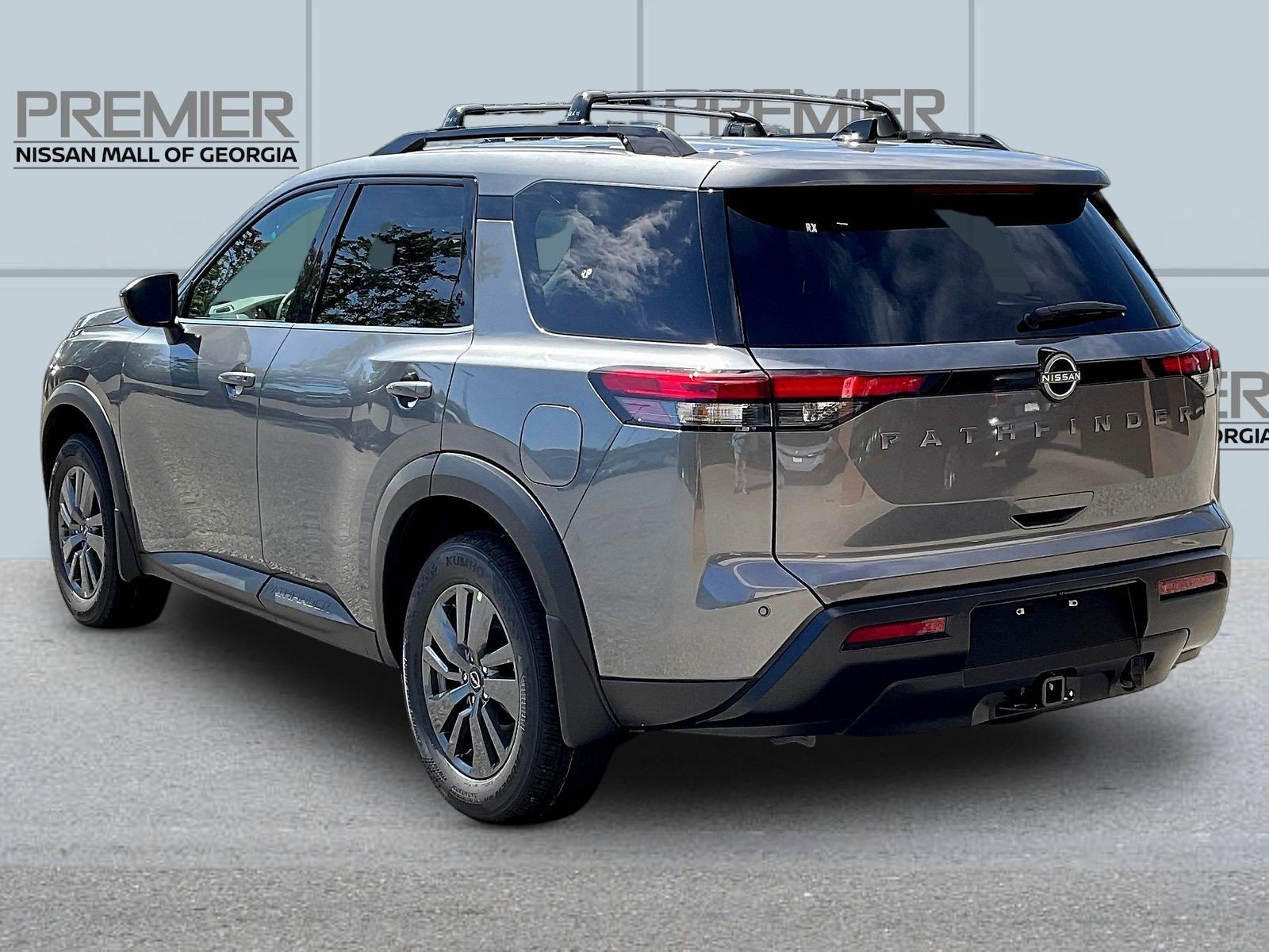 New 2026 Nissan Pathfinder SV w/ SV Premium Package FWD image 3