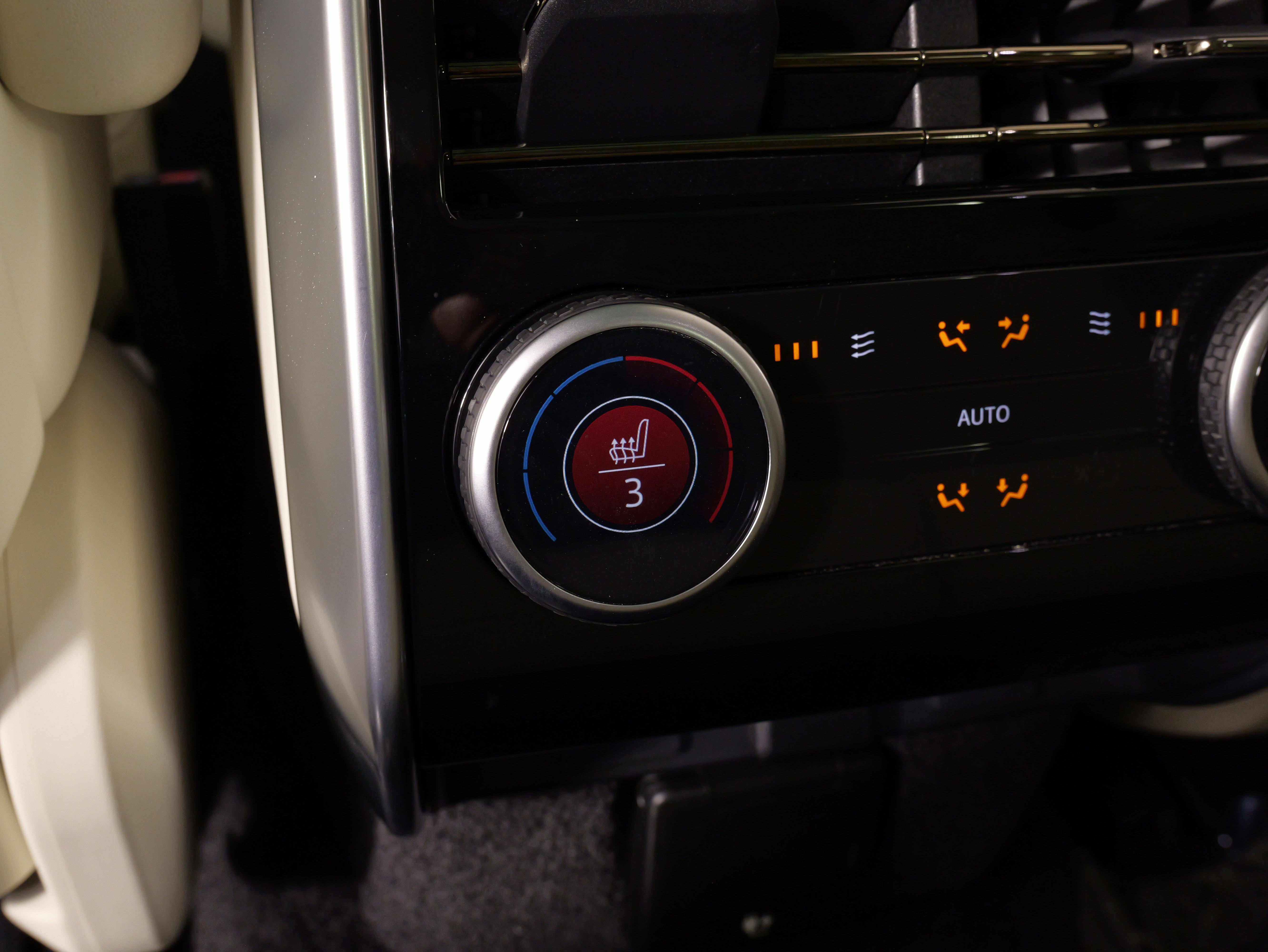 Used 2025 Land Rover Range Rover Long Wheelbase SE image 44