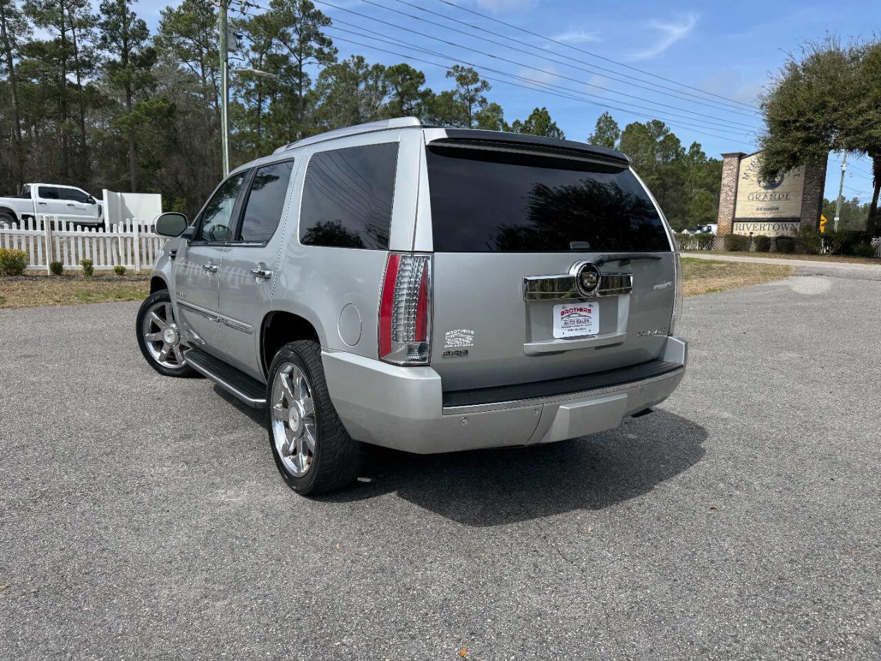 Used 2012 Cadillac Escalade Luxury image 31